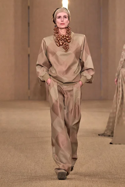Look 18